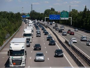 Supporting image for story: France urges drivers to stay off the road during ‘hottest hours of the day’
