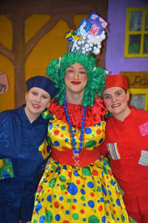 A true panto family! Widow Twankey and her boys, Aladdin and Wishee, sticking together through chaos, comedy and plenty of laundry!”- Aladdin (Emma Davies), Widow Twankey (Kieran Davies) Wishee Washee (Zoe Evans)