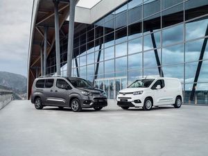 Supporting image for story: Toyota unveils Proace City compact van