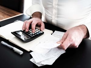 Supporting image for story: Inflation expected to swing higher over more expensive plane tickets