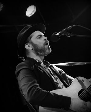 Gaz Coombes. Picture by: Chris Close