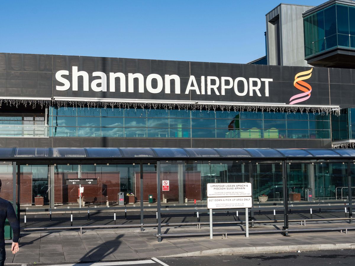 Ireland examining report that US deportees flight stopped at Shannon Airport