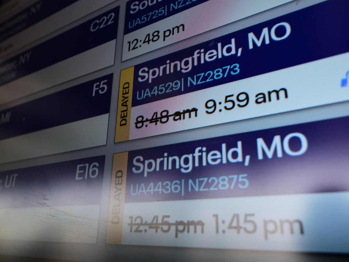 Winter storm sees 1,000 flights disrupted during peak holiday travel period