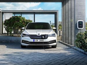 Supporting image for story: Switching to less polluting cars needs to happen faster, say experts