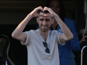 Supporting image for story: Living hostages and Palestinian prisoners released as part of ceasefire in Gaza