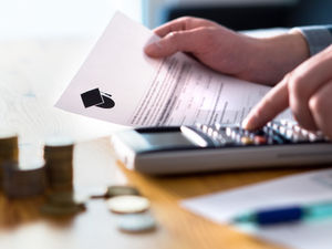 Supporting image for story: Call for bank hubs in wake ofavalanche of branch closures