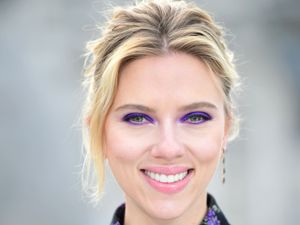 Supporting image for story: Scarlett Johansson and Jonathan Bailey flee in Jurassic World Rebirth trailer