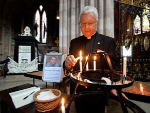 Supporting image for story: Hundreds sign Stephen Sutton condolence book