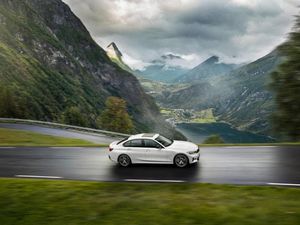 Supporting image for story: Mild hybrid BMW 3 Series, X3 and X4 set for spring arrival