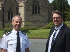 Supporting image for story: Police chief says officers won't 'take the knee' to maintain 'neutral position'