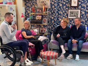 Supporting image for story: Manchester bomb survivor tells Coronation Street stars about life after injury