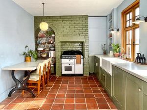 The Belfast sink required the kitchen suite to be bespoke fitted around the window to fit it in, providing a wonderful centrepiece. Photo: Yopa