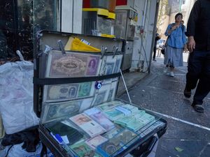 Supporting image for story: Iran’s currency falls to new low as nuclear sanctions squeeze ailing economy