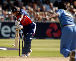 Marcus Trescothic hits off Lakshmipathy Balaji, during the Natwest Challenge one day international between England and India at Trent Bridge, Nottingham