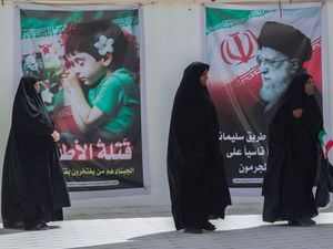 Supporting image for story: Iran goes to run-off election in presidential race