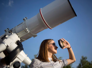 Supporting image for story: Meteor showers and Blood Moon hours: Things to see stargazing in the West Midlands this October