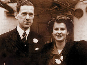 Supporting image for story: Real Life: Love letters in wartime