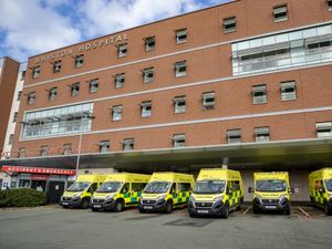 Supporting image for story: More Covid-19 patients in England’s hospitals than April peak