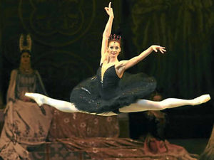 Supporting image for story: Swan Lake in live 3D at a cinema near you