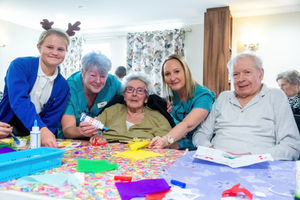 Pat Frost, Geoff Jones and schoolchildren make baubles