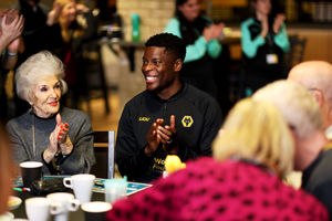 Marshall Munetsi enjoyed a game of Players Bingo when he visited Molineux Memories.