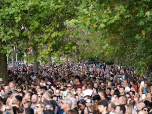 Supporting image for story: Mourners warned they may queue for 12 hours to see the Queen