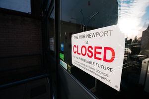 LAST COPYRIGHT SHROPSHIRE STAR JAMIE RICKETTS 07/02/2023 - The Royal Victoria Hotel in Newport Shropshire has been ordered to take down scaffolding, sort the problems with the building and put back up the scaffolding. Road closure currently in place for 21 days and business have had to shut around it for safety. In Picture: A very unhappy Cllr Peter Scott..