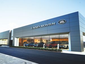 Supporting image for story: Jaguar Land Rover cutting 1,100 agency jobs after coronavirus sales hit