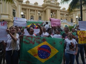 Supporting image for story: Protests after police raid leaves at least 121 dead in two Rio slums