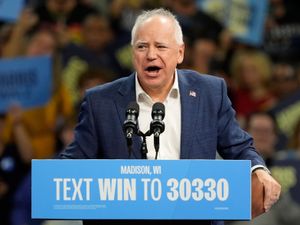 Supporting image for story: US intelligence agent accuses Russia of viral smear campaign against Tim Walz