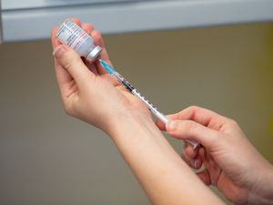 Supporting image for story: Covid-19 vaccination programme extended to 30-year-olds in England