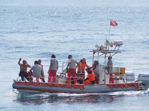 Supporting image for story: Key questions for investigators of yacht tragedy