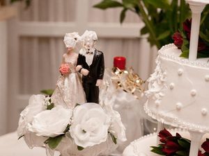 Supporting image for story: Here’s what happens when someone stands up to object at a wedding