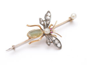 Supporting image for story: Collections of jewellery for sale at Shrewsbury auction 