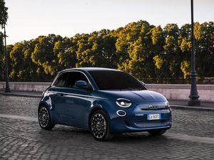 Supporting image for story: Electric Fiat 500 hatchback open for orders now from £26,995