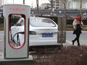 Supporting image for story: Tesla Supercharger network will open up to all car manufacturers soon