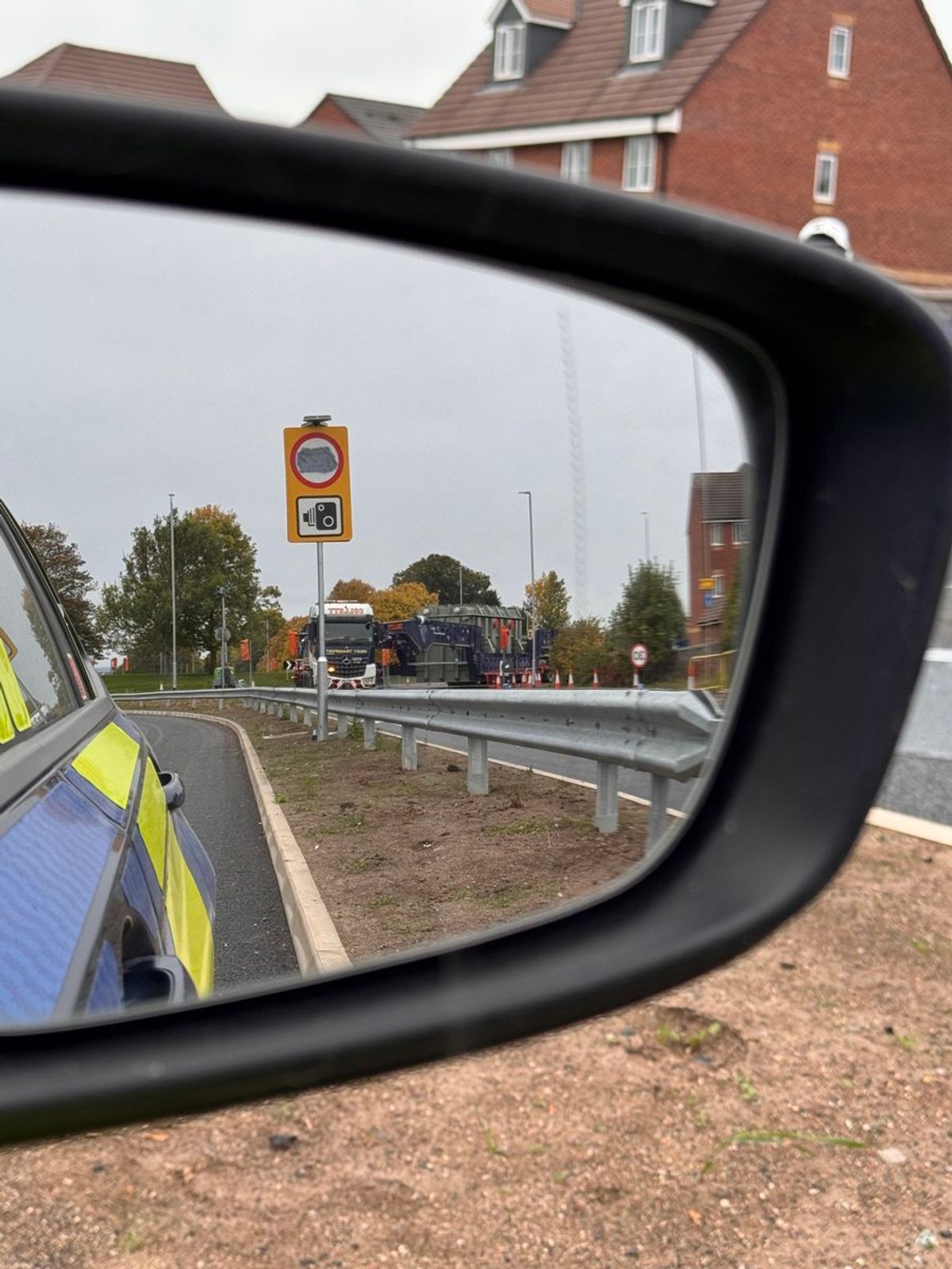 Abnormal load making its way on A34 through Staffordshire Abnormal load making its way on A34 through Staffordshire