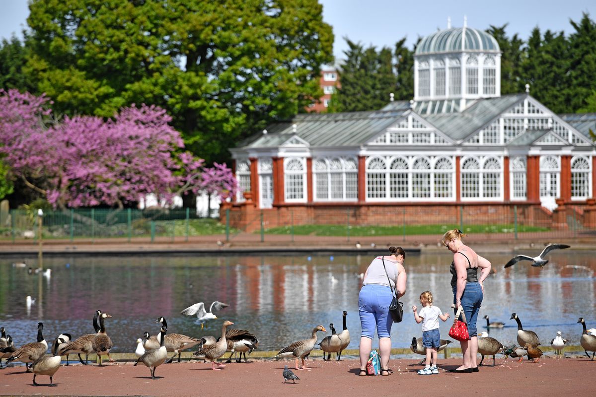 West Midlands Scorcher: Heatwave Alert Issued as Temperatures to Hit 30°C – What You Need to Know