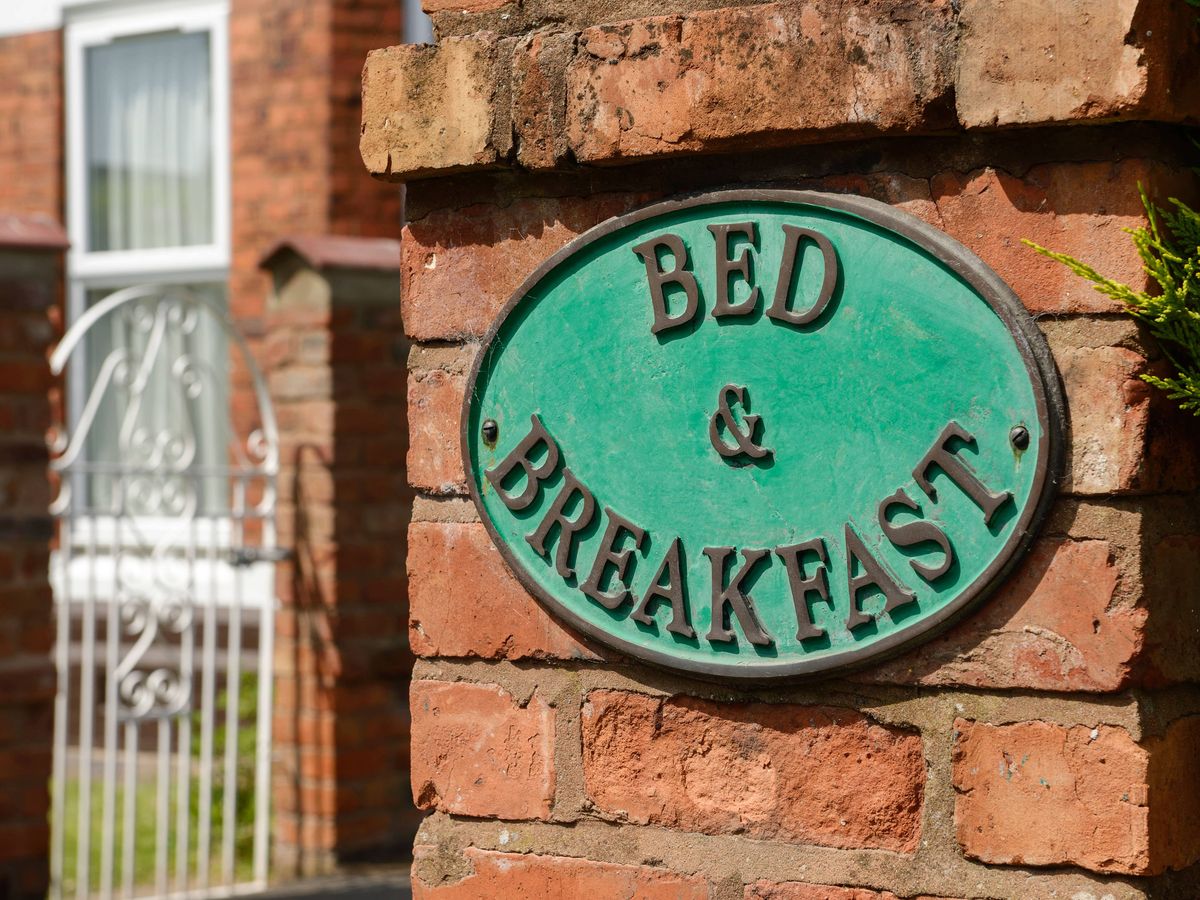 Number of households in England in temporary accommodation hits new record high