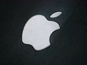 Supporting image for story: EU opens antitrust investigations into Apple Pay and App Store