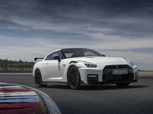 Supporting image for story: UK Drive: The 592bhp Nissan GT-R Nismo is the ultimate R35