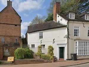 Supporting image for story: Benches to be installed to mark 150th anniversary of lodge in Market Drayton