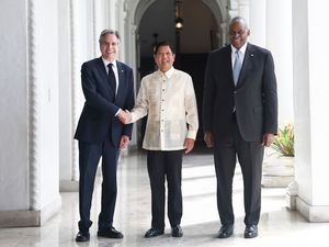 Supporting image for story: US agrees £389m military funding for Philippines defence forces