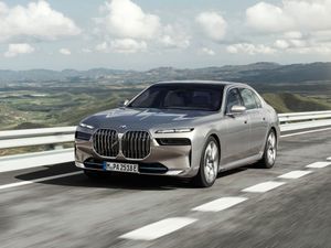 Supporting image for story: What will the new BMW 7 Series and i7 be going up against?