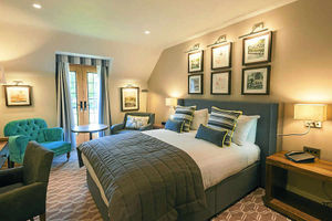 Supporting image for story: Holiday Review: Dreaming of the Spires