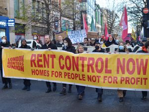 Supporting image for story: Hundreds protest against high rents in London