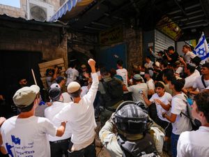 Supporting image for story: Tensions over Israeli nationalist march through Palestinian area of Jerusalem