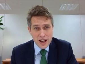 Supporting image for story: School staff a ‘top priority’ for next wave of vaccination, minister says