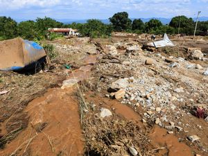Supporting image for story: Kenyan landslide death toll rises to 26 as flash floods hamper search and rescue