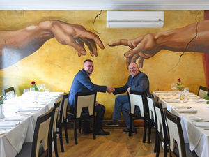 Supporting image for story: Diners get taste of art at Brierley Hill restaurant